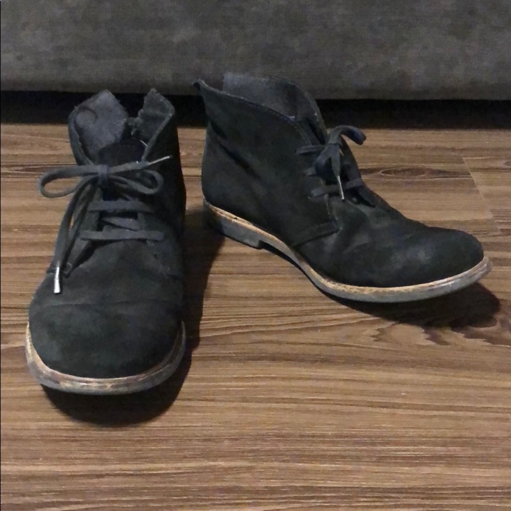 Chukka boots